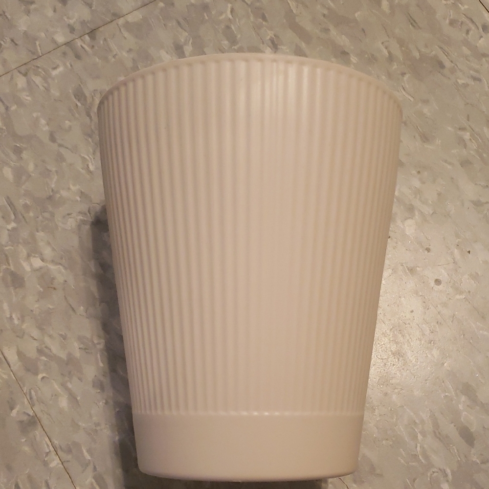 Ribbed Plastic Tumbler in Cream